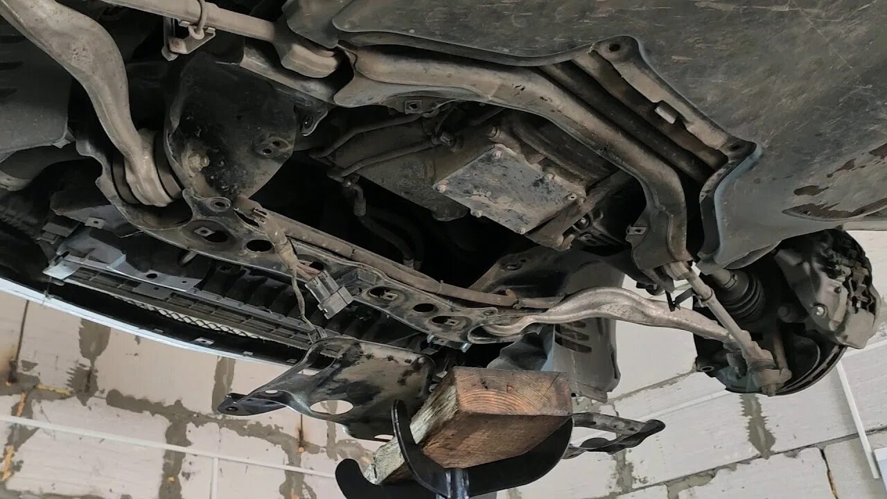 Автомобиль снизу